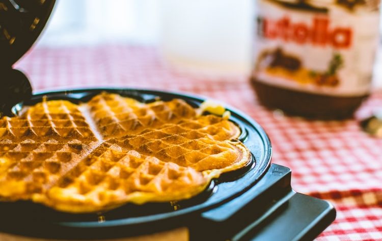 Ilustrasi Penggunaan Waffle Machine